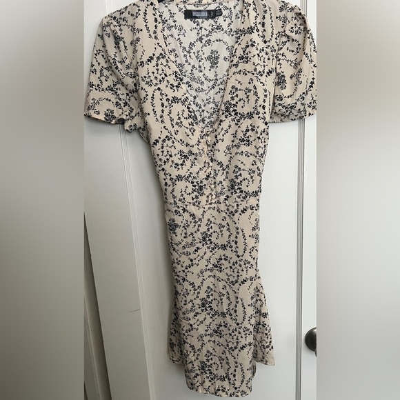Missguided + Dresses & Skirts - missguided Half Button Tea Dress Floral Uk8